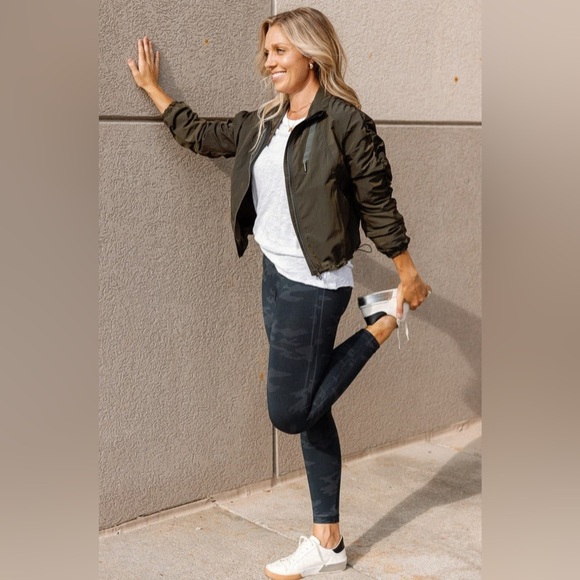 SPANX LOOK AT ME NOW BLACK CAMO LEGGING Size M - Picture 3 of 14